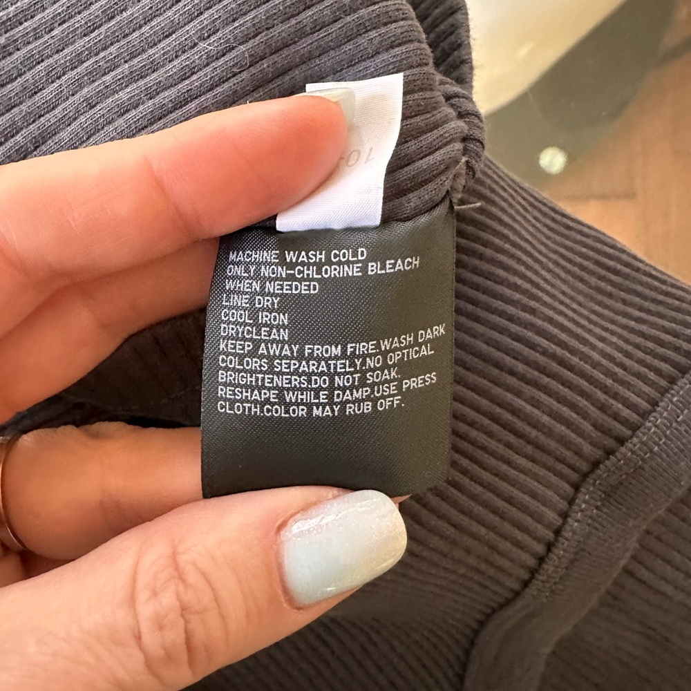 UNIQLO Ribbed Crew Neck Short Sleeve Baby Tee in Charcoal Grey – XS - Picture 6 of 7
